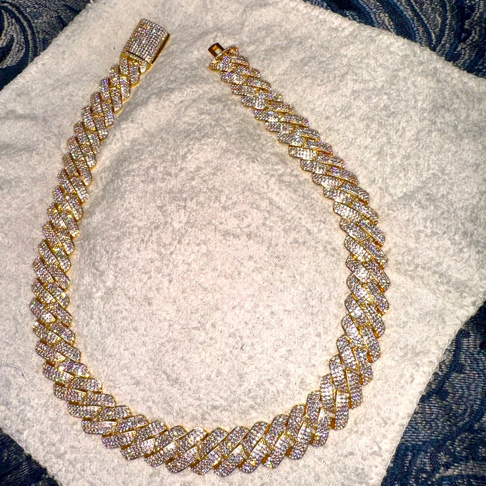 Gold cuban Vvs simulated necklace